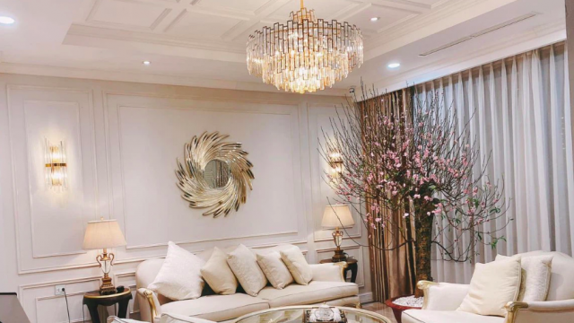 Tết ngắm biệt thự đầy hoa của nữ CEO 9X: Góc nào cũng lung linh, các loại hoa đều được đặt mua từ sớm