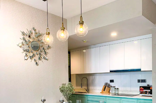 Căn hộ “chơi hệ” màu xanh mint: Phòng khách rộng thoáng, gian bếp tao nhã khỏi chê